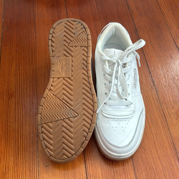 White Reebok Size 7 - Picture 3 of 5
